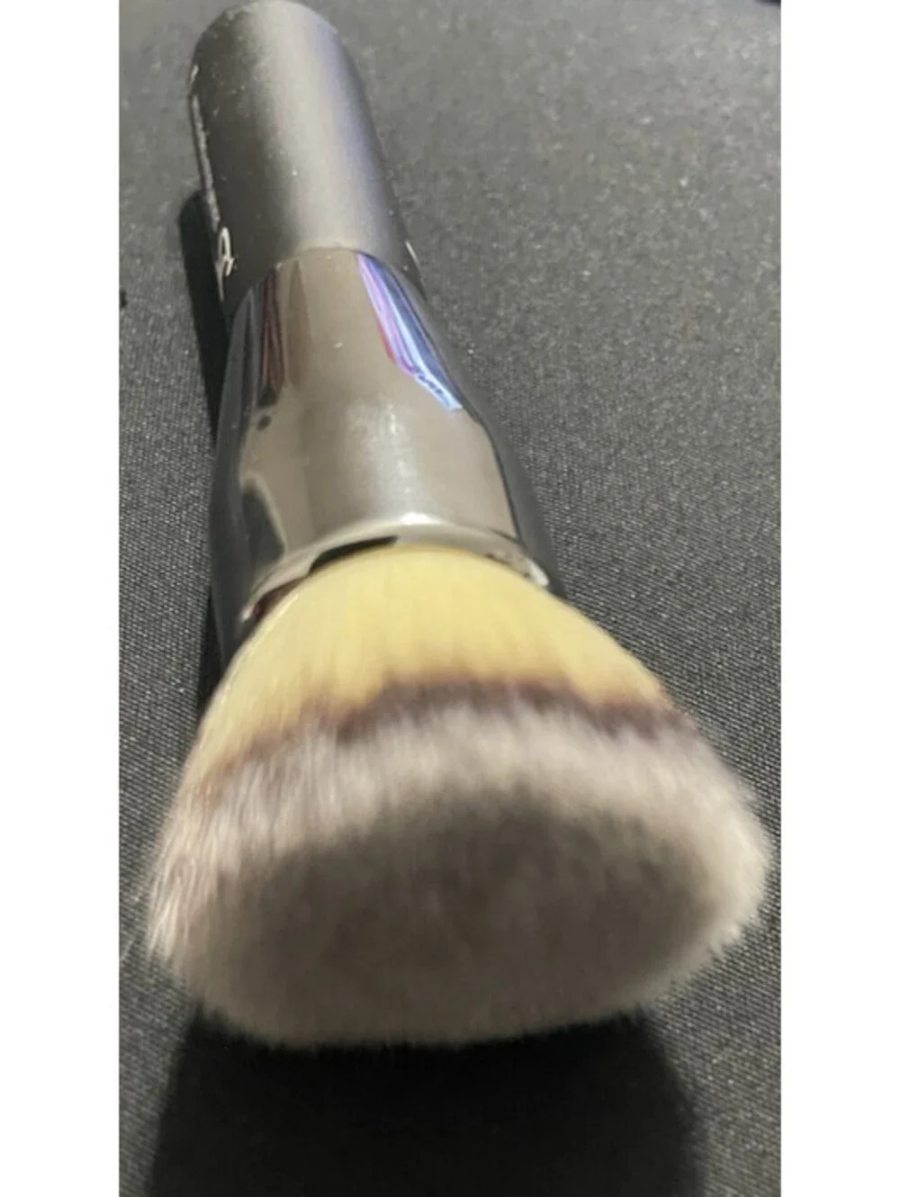 It Cosmetics Heavenly Luxe Solid Serum Foundation Brush No. 29 - Sealed